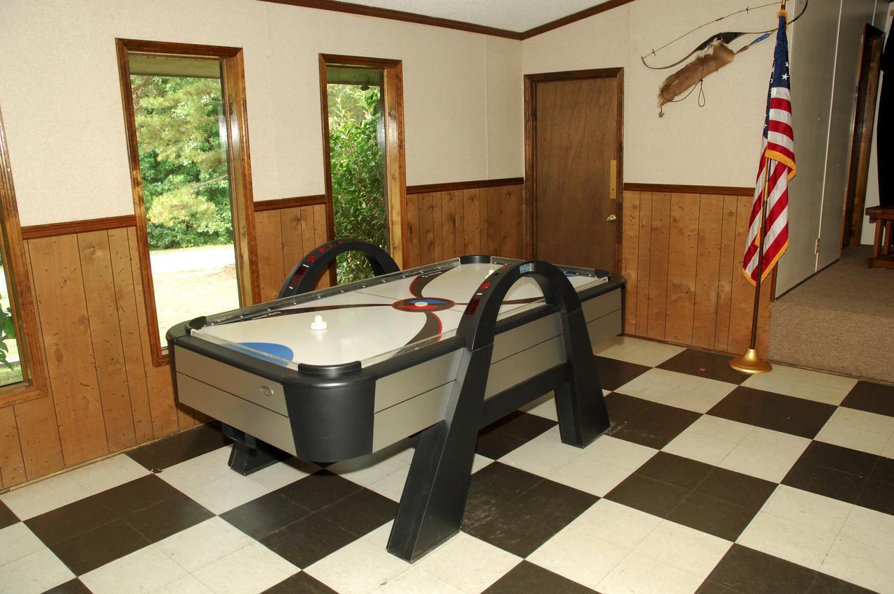 Carolina Landing Camping Resort Two-Bedroom Cabin 1 Fair Play Exterior foto